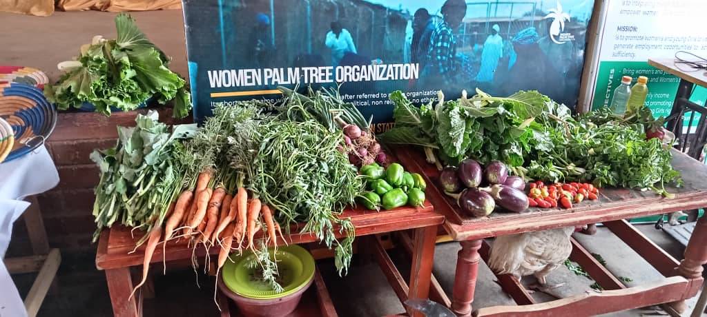 Women palm tree organization-vegetable2